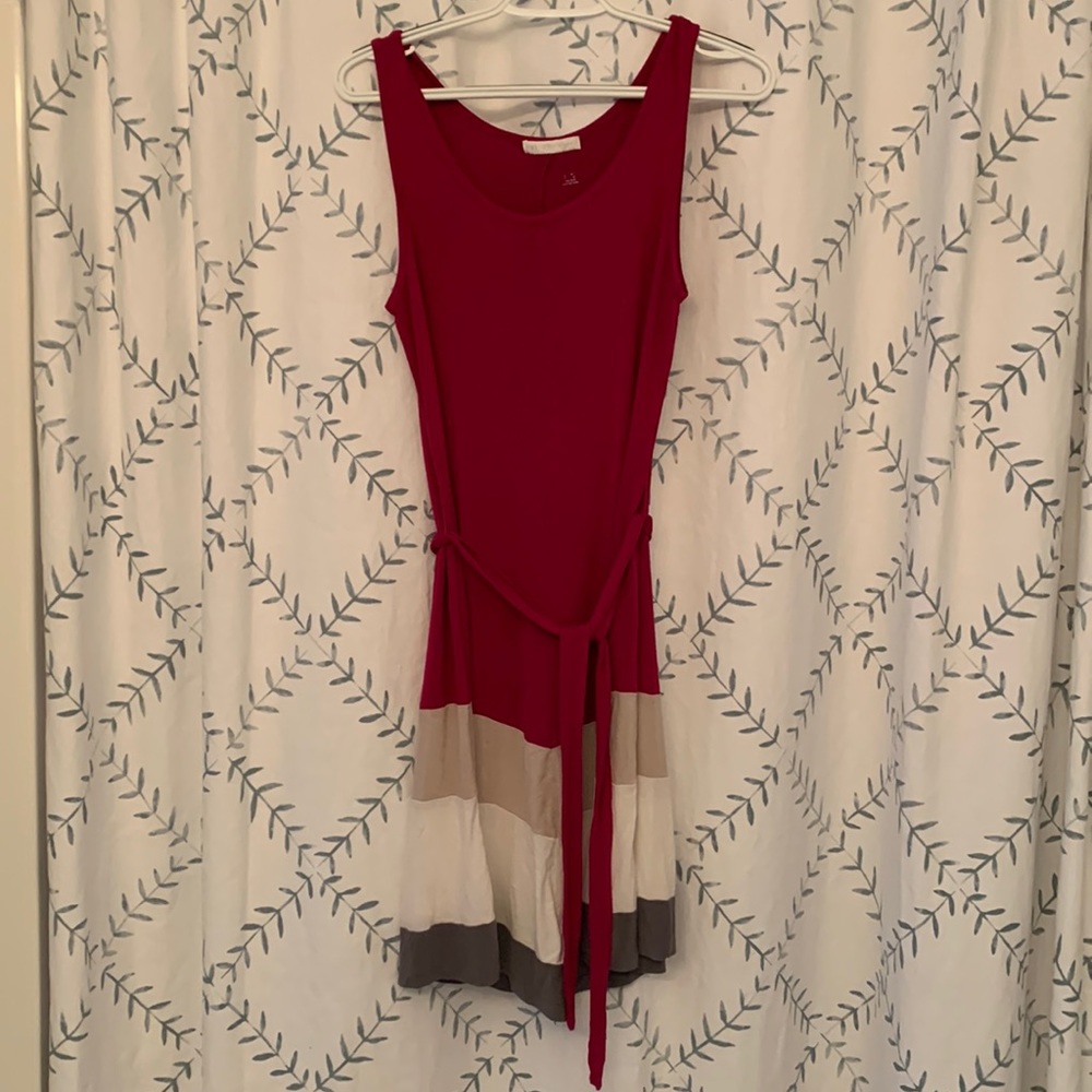 Sleeveless colorblock summer dress.